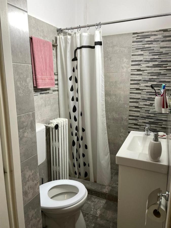 Centru Charming New Apartament Piata Universitate Apartman Bukarest Kültér fotó